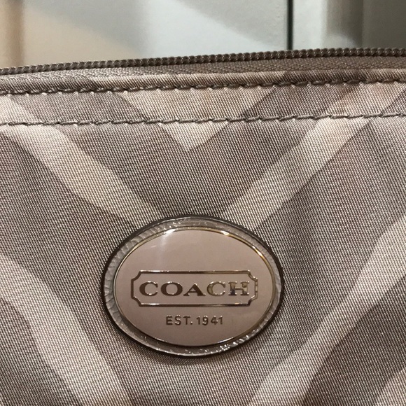 🎉HOST PICK 🎉COACH Signature Bag & Snap Pouch - Picture 2 of 15